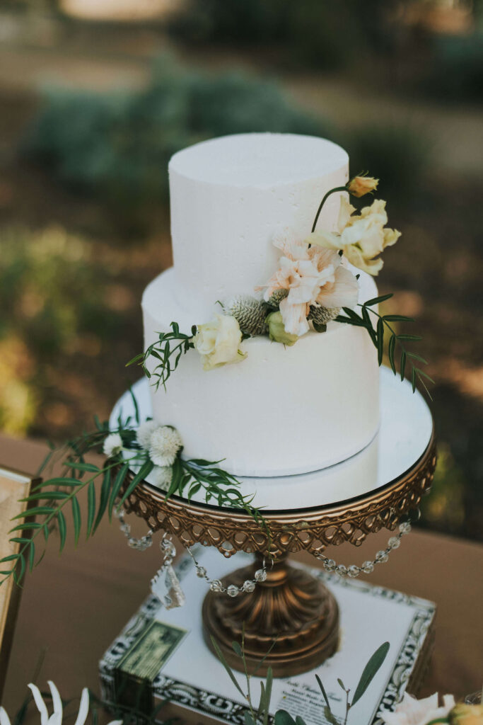 modern two layer wedding cake for summer wedding day