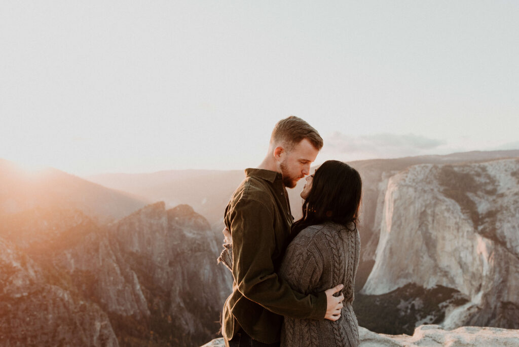 couple elope in yosemite at taft point
