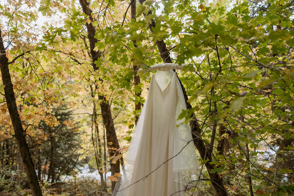 fall mountain wedding dress details