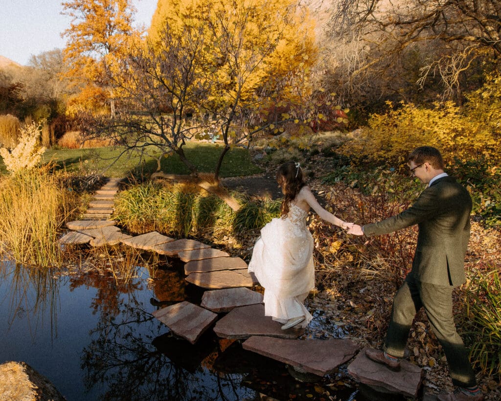 candid wedding photos at red butte garden