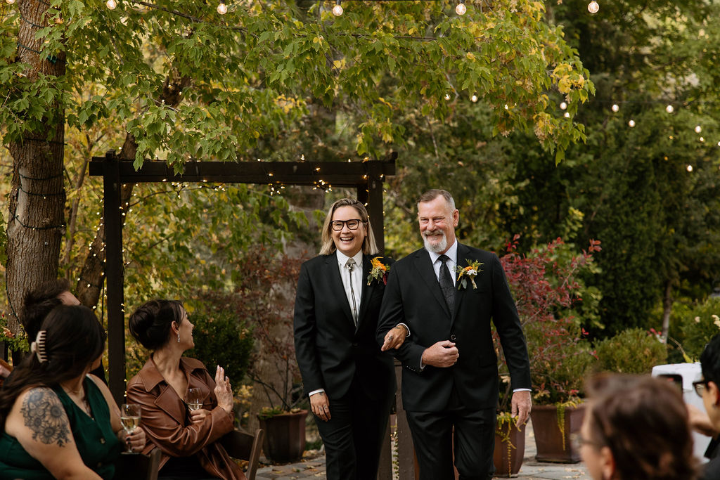 dad walks bride down the aisle at millcreek inn