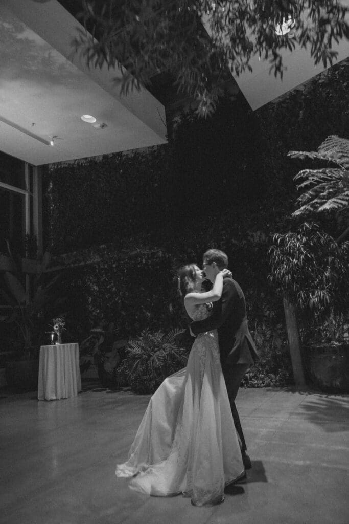 documentary wedding photography first dance at red butte garden