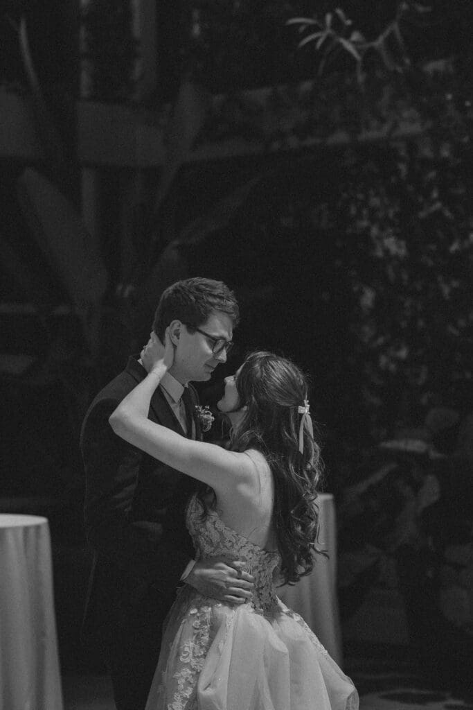 documentary wedding photography first dance