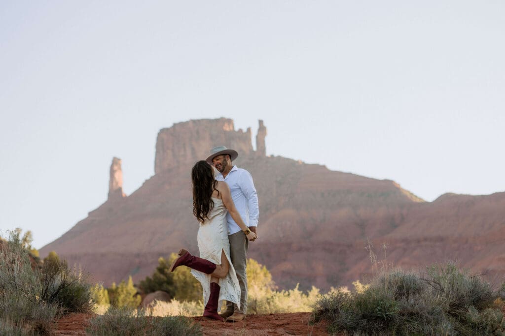 bride and groom elope in the red rocks in moab